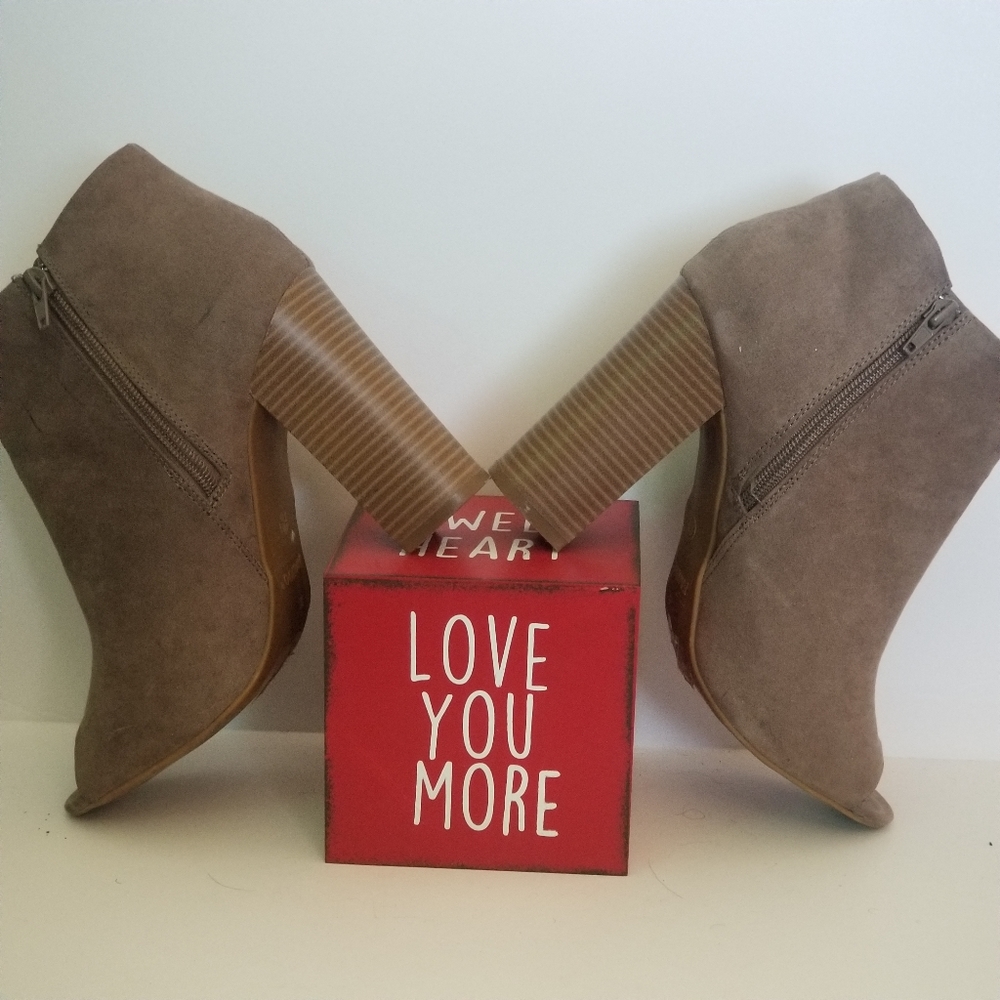 Bamboo Suede Tan PeepToe Wood Heel Booties SIZE 10